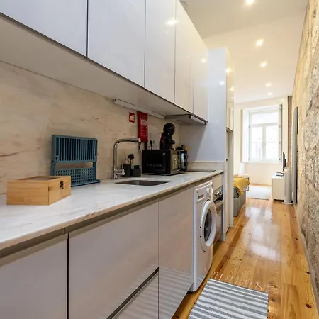 A Window To - Premium By The River * ポルト