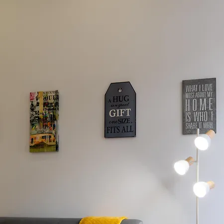 A Window To - Premium By The River ポルト