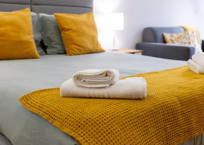 A Window To - Premium By The River Appartement