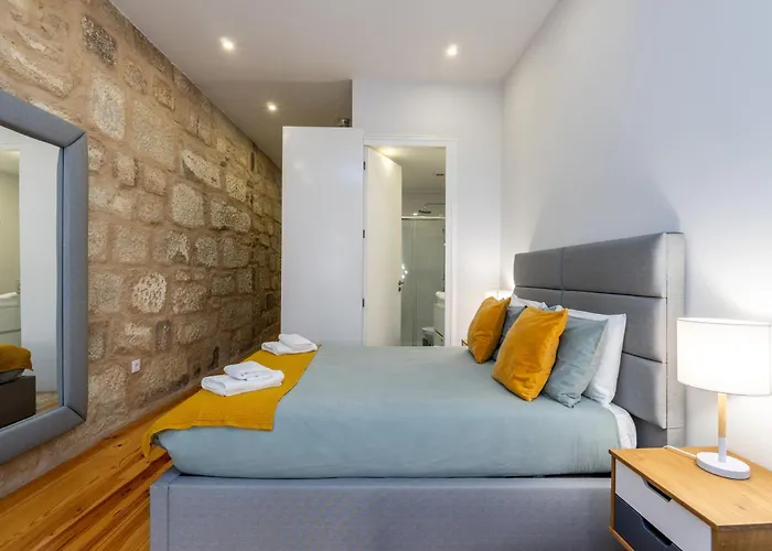 A Window To - Premium By The River * Πόρτο