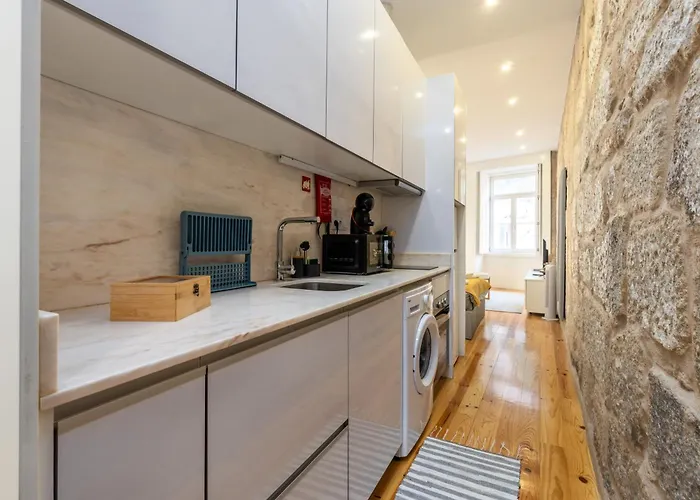 A Window To - Premium By The River * Porto