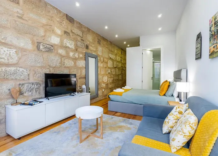 A Window To - Premium By The River * Πόρτο