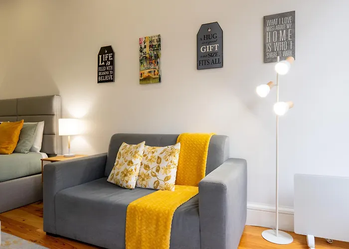 A Window To - Premium By The River Daire *