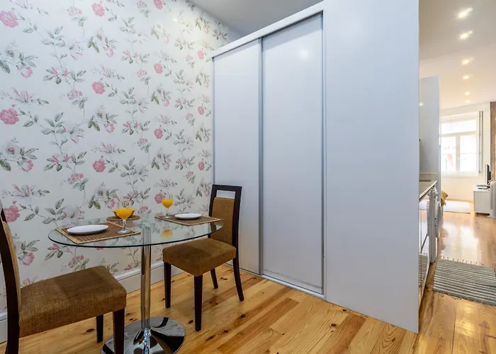 A Window To - Premium By The River Apartament