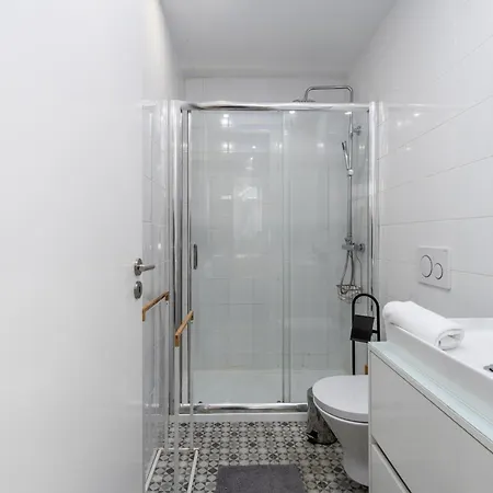 Апартаменты A Window To - Premium By The River